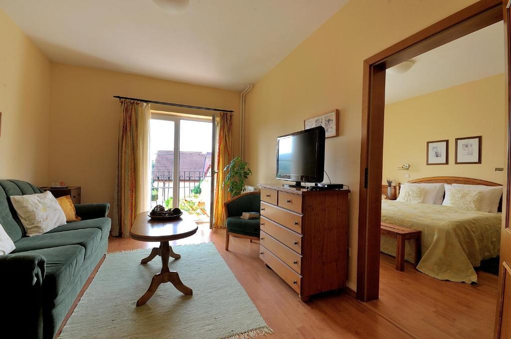 Penzion Tematin Piest'any Chambre photo